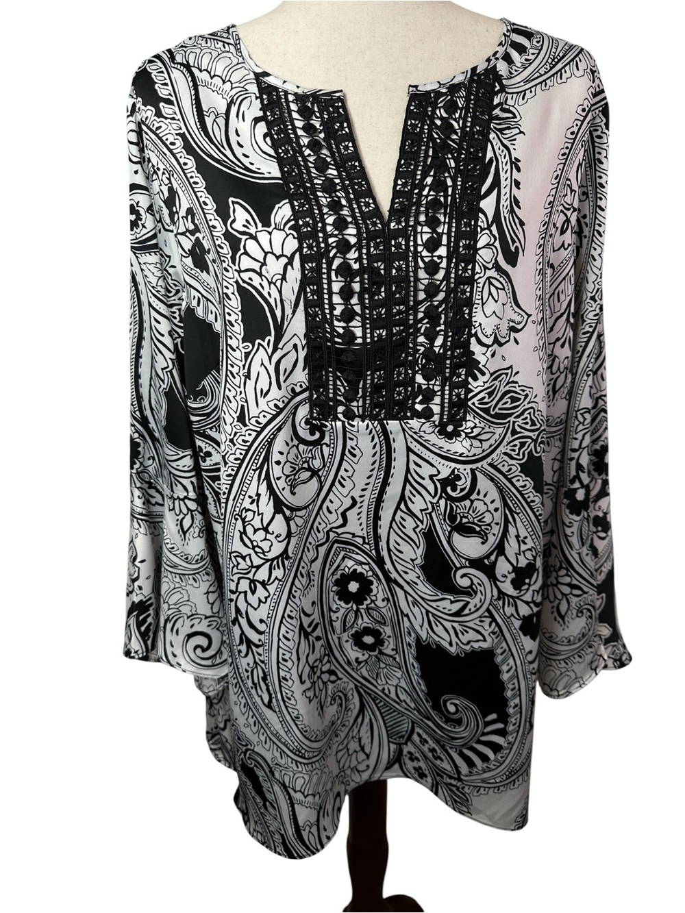Susan Graver 18W Black White Paisley Lace Trim Tunic Top Split Neck
